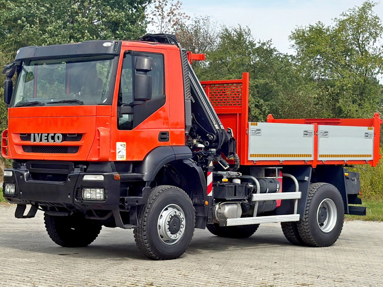 Iveco TRAKKER 190T36 * HIAB 111 ES-2 HIDUO * 4x4 * TOP - Kravas automašīna pašizgāzējs, Kravas auto ar manipulatoru: foto 3 Iveco TRAKKER 190T36 * HIAB 111 ES-2 HIDUO * 4x4 * TOP - Kravas automašīna pašizgāzējs, Kravas auto ar manipulatoru: foto 3