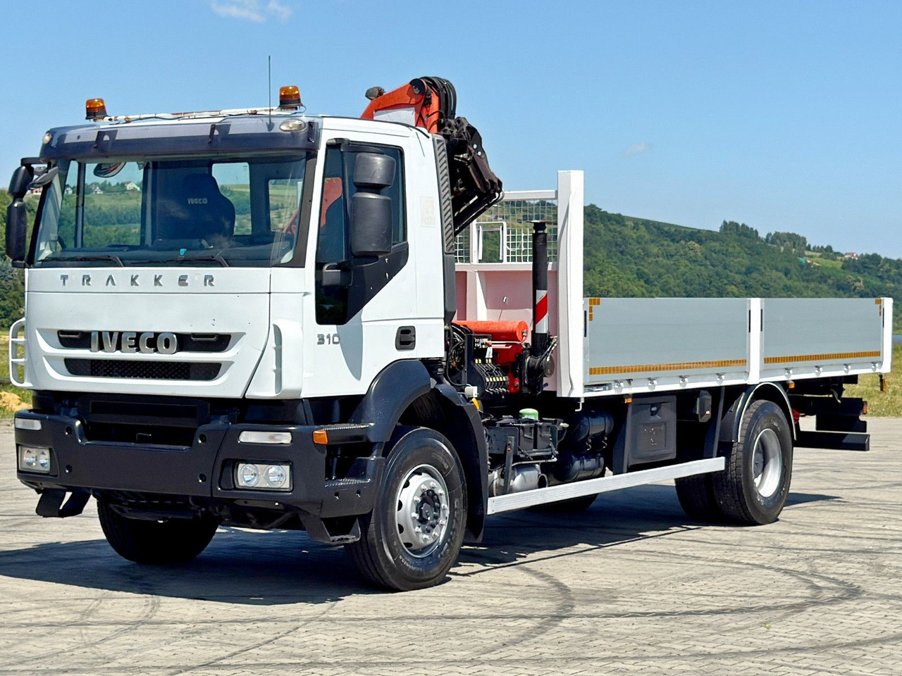 Iveco TRAKKER 310* PRITSCHE 6,00 m * PK 15500 * TOP - Kravas auto ar manipulatoru: foto 3 Iveco TRAKKER 310* PRITSCHE 6,00 m * PK 15500 * TOP - Kravas auto ar manipulatoru: foto 3