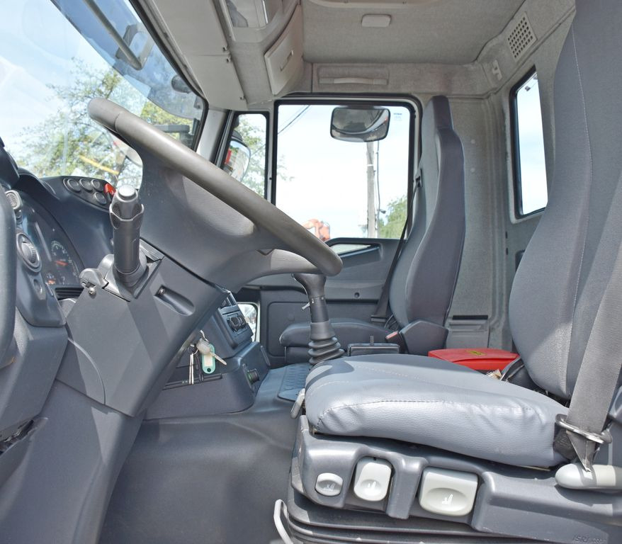 Iveco TRAKKER 360 * Kipper 5,60m* KRAN /FUNK * 6x4  līzingu Iveco TRAKKER 360 * Kipper 5,60m* KRAN /FUNK * 6x4: foto 9