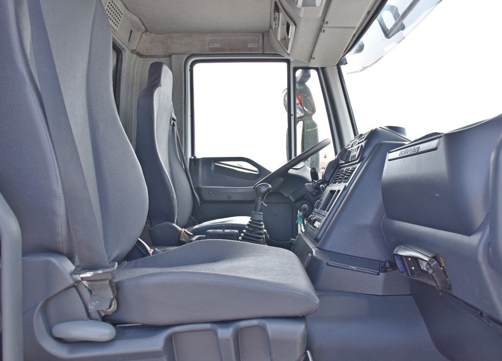 Iveco TRAKKER 360 * Kipper 5,60m* KRAN /FUNK * 6x4  līzingu Iveco TRAKKER 360 * Kipper 5,60m* KRAN /FUNK * 6x4: foto 11