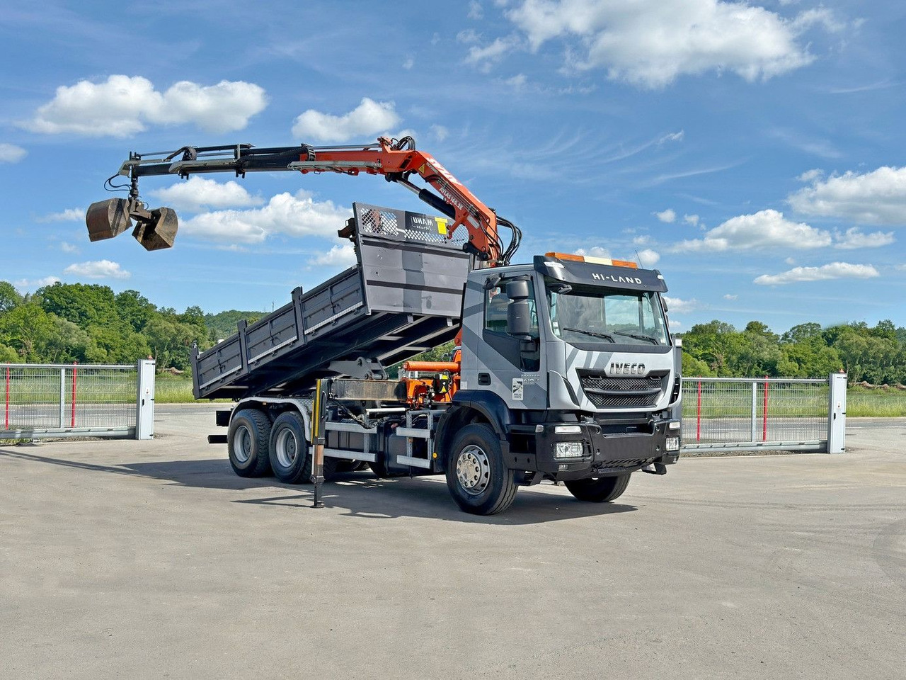Iveco TRAKKER 410*Kipper 5,20m*ATLAS 165.2E * FUNK/6x4 Iveco TRAKKER 410*Kipper 5,20m*ATLAS 165.2E * FUNK/6x4 - Kravas auto ar manipulatoru, Kravas automašīna pašizgāzējs: foto 2 Iveco TRAKKER 410*Kipper 5,20m*ATLAS 165.2E * FUNK/6x4 Iveco TRAKKER 410*Kipper 5,20m*ATLAS 165.2E * FUNK/6x4 - Kravas auto ar manipulatoru, Kravas automašīna pašizgāzējs: foto 2