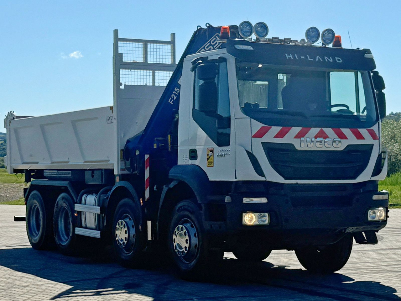 Iveco TRAKKER 450 * FASSI F215A.0.22 + FUNK / 8x4 *TOP - Kravas automašīna pašizgāzējs, Kravas auto ar manipulatoru: foto 4 Iveco TRAKKER 450 * FASSI F215A.0.22 + FUNK / 8x4 *TOP - Kravas automašīna pašizgāzējs, Kravas auto ar manipulatoru: foto 4