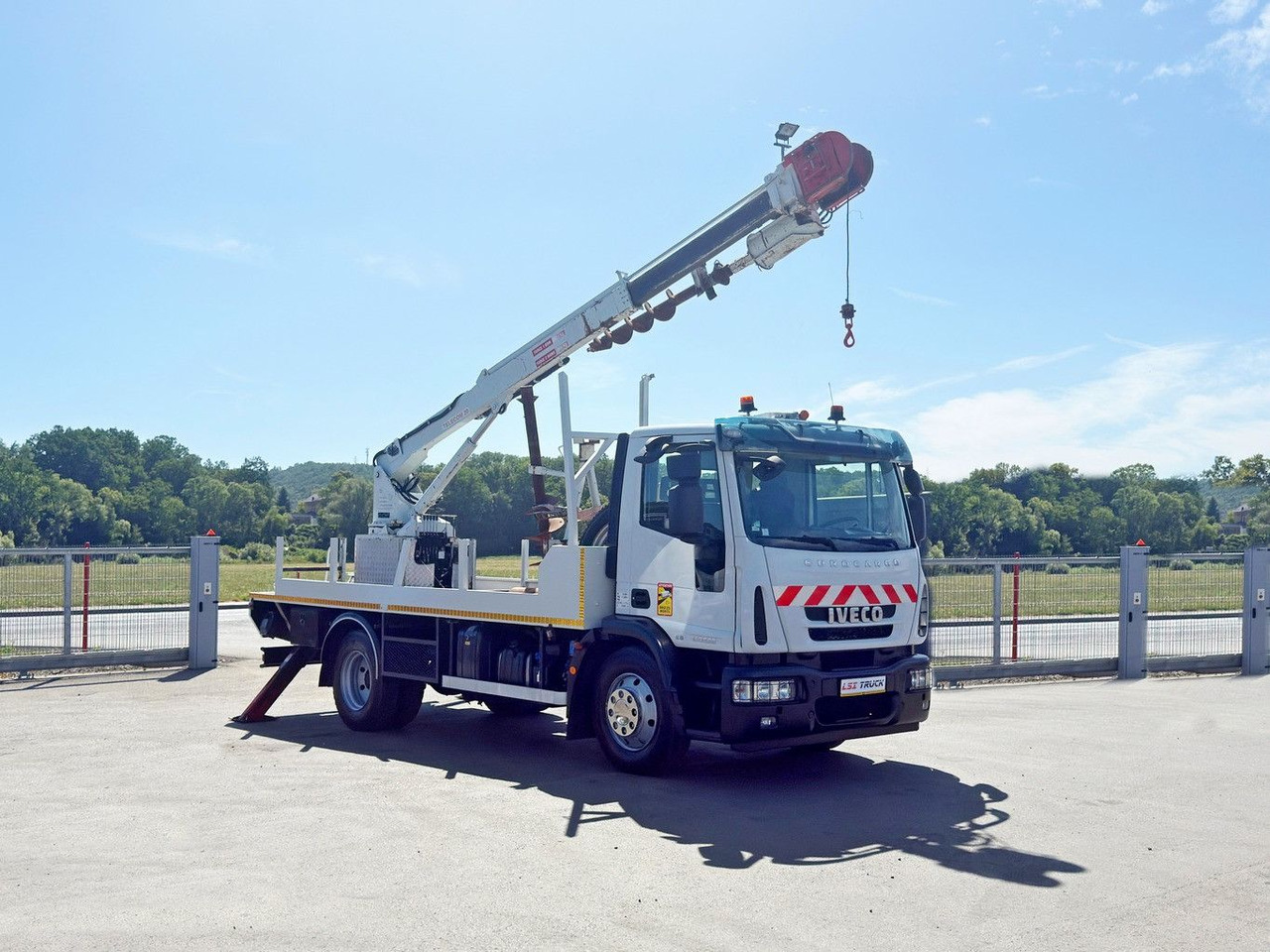 Iveco Eurocargo 120E22 * Bohrgerät auf LKW + FUNK *TOP - Kravas automašīna, Kravas auto ar manipulatoru: foto 1 Iveco Eurocargo 120E22 * Bohrgerät auf LKW + FUNK *TOP - Kravas automašīna, Kravas auto ar manipulatoru: foto 1
