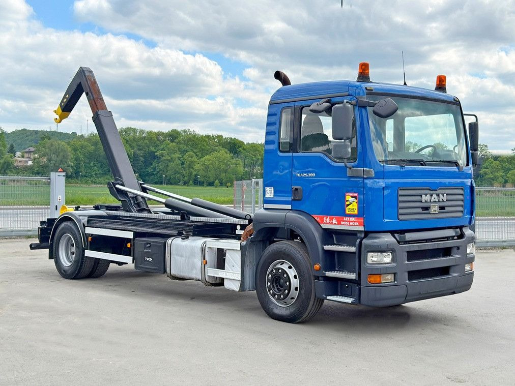 MAN TGA 18.310 Abrollkipper * Top Zustand! MAN TGA 18.310 Abrollkipper * Top Zustand! - Pacēlājs ar āķi: foto 1 MAN TGA 18.310 Abrollkipper * Top Zustand! MAN TGA 18.310 Abrollkipper * Top Zustand! - Pacēlājs ar āķi: foto 1