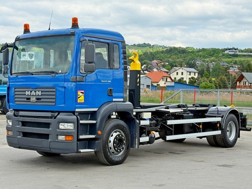 MAN TGA 18.310 Abrollkipper * Top Zustand! MAN TGA 18.310 Abrollkipper * Top Zustand! - Pacēlājs ar āķi: foto 4 MAN TGA 18.310 Abrollkipper * Top Zustand! MAN TGA 18.310 Abrollkipper * Top Zustand! - Pacēlājs ar āķi: foto 4