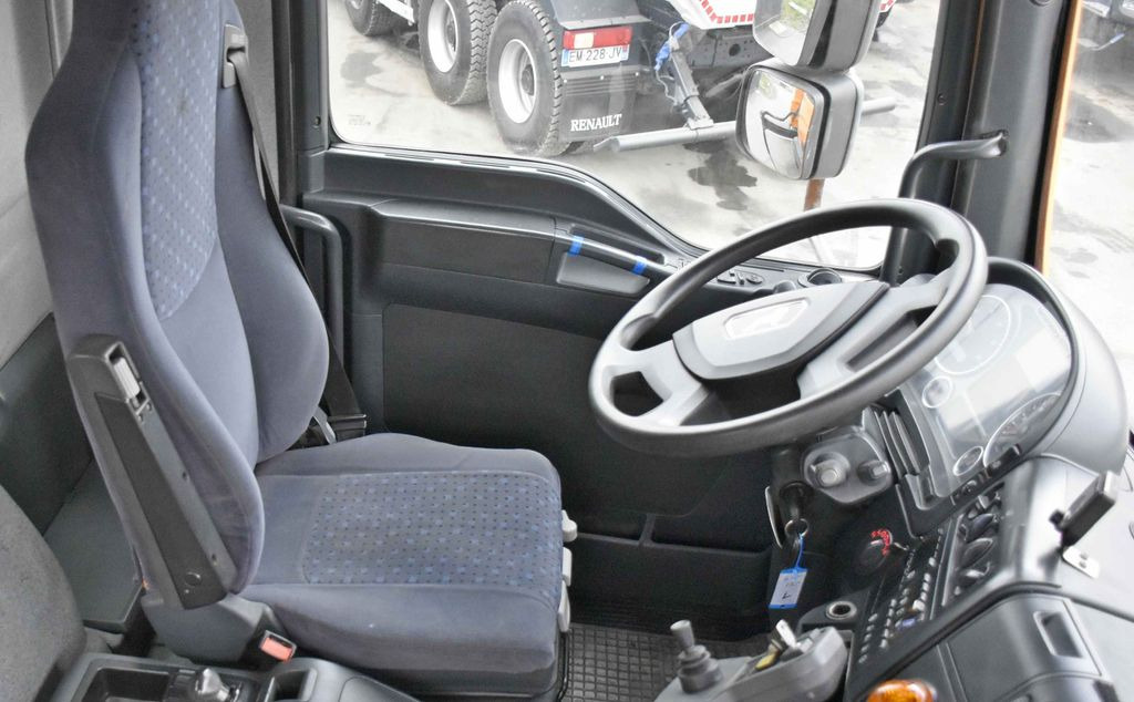 Interior photo 2: Kravas automašīna pašizgāzējs, Kravas auto ar manipulatoru MAN TGA 18.360 * PK 10501 + FUNK *4x4 MAN TGA 18.360 * PK 10501 + FUNK *4x4