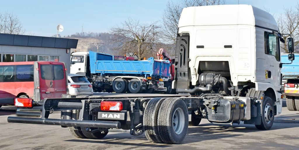 MAN TGM 12.290* FAHRGESTELL 6,30 m * TOPZUSTAND - Šasija kravas automašīna: foto 3 MAN TGM 12.290* FAHRGESTELL 6,30 m * TOPZUSTAND - Šasija kravas automašīna: foto 3