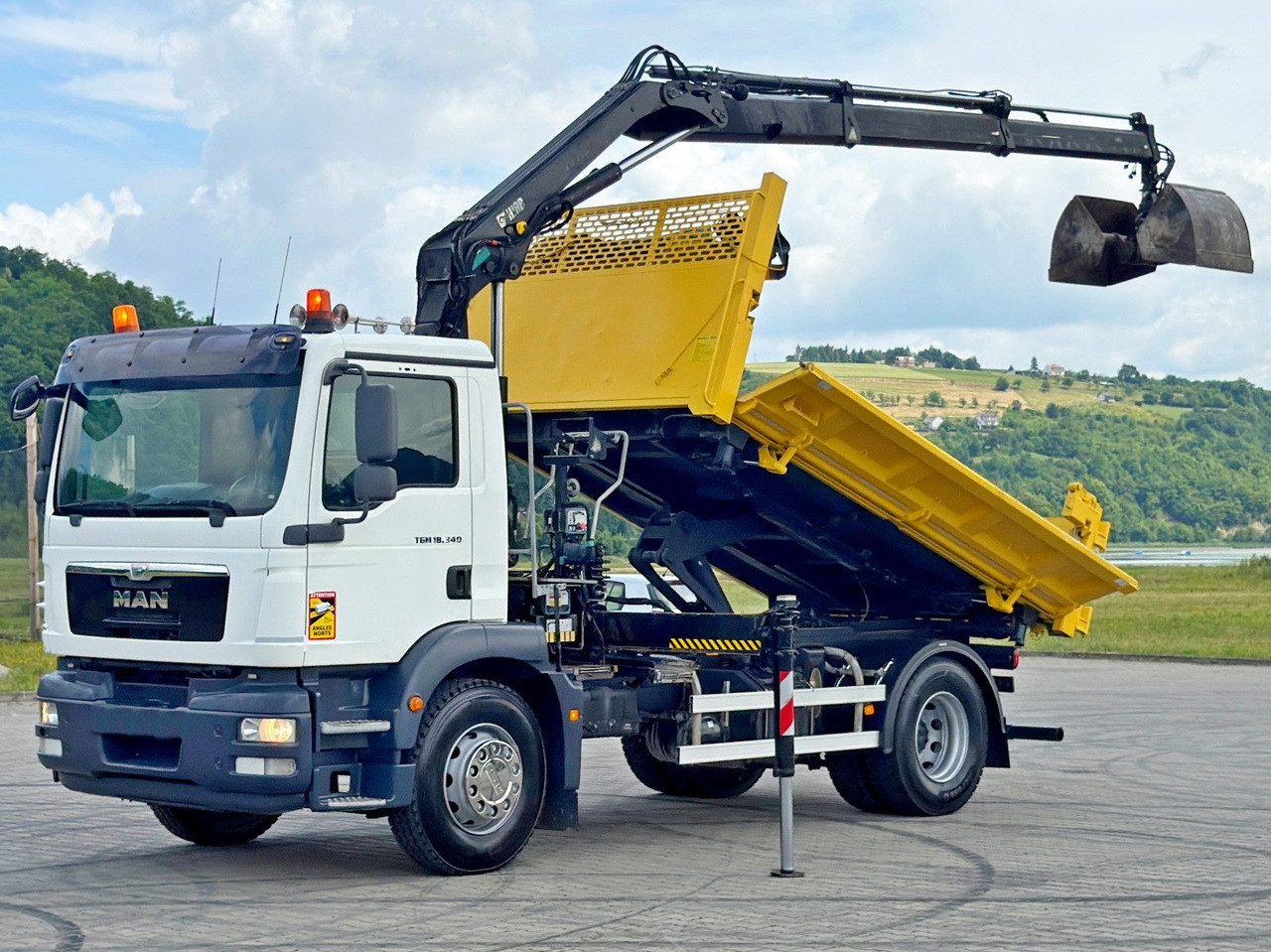 MAN TGM 18.340* KIPPER 4,05m*HIAB 111 B-2 HIDUO/FUNK - Kravas automašīna pašizgāzējs, Kravas auto ar manipulatoru: foto 3 MAN TGM 18.340* KIPPER 4,05m*HIAB 111 B-2 HIDUO/FUNK - Kravas automašīna pašizgāzējs, Kravas auto ar manipulatoru: foto 3