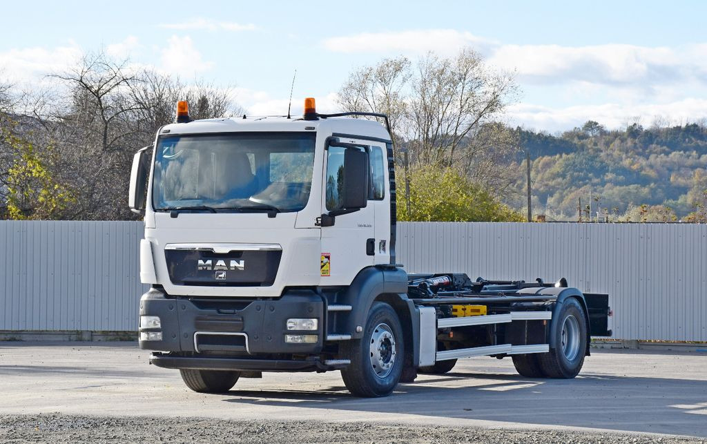 MAN TGS 18.320 Abrollkipper * Top Zustand! - Pacēlājs ar āķi: foto 1 MAN TGS 18.320 Abrollkipper * Top Zustand! - Pacēlājs ar āķi: foto 1