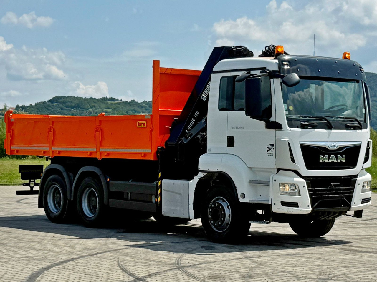 MAN TGS 33.440 * HIAB X-HIDUO 188 E-5 + FUNK * 6x4 - Kravas automašīna pašizgāzējs, Kravas auto ar manipulatoru: foto 3 MAN TGS 33.440 * HIAB X-HIDUO 188 E-5 + FUNK * 6x4 - Kravas automašīna pašizgāzējs, Kravas auto ar manipulatoru: foto 3
