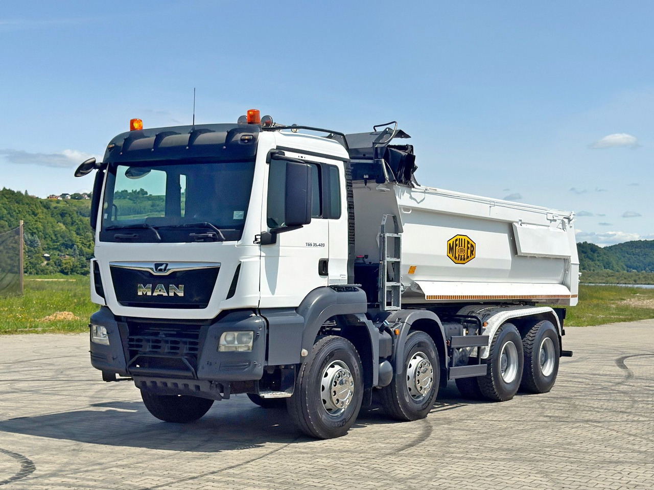 MAN TGS 35.420 KIPPER * 8x4 * TOPZUSTAND - Kravas automašīna pašizgāzējs: foto 1 MAN TGS 35.420 KIPPER * 8x4 * TOPZUSTAND - Kravas automašīna pašizgāzējs: foto 1