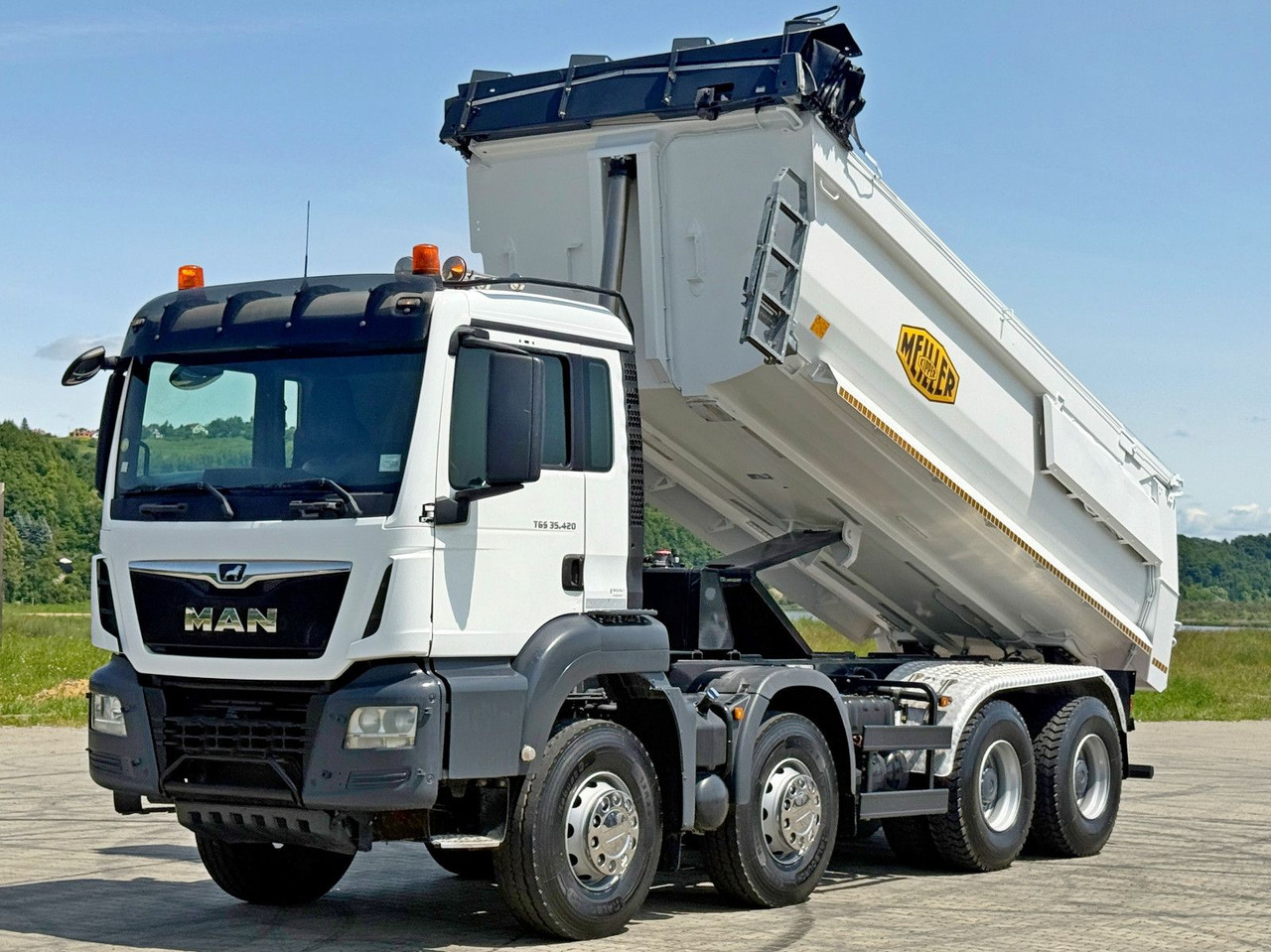 MAN TGS 35.420 KIPPER * 8x4 * TOPZUSTAND - Kravas automašīna pašizgāzējs: foto 3 MAN TGS 35.420 KIPPER * 8x4 * TOPZUSTAND - Kravas automašīna pašizgāzējs: foto 3