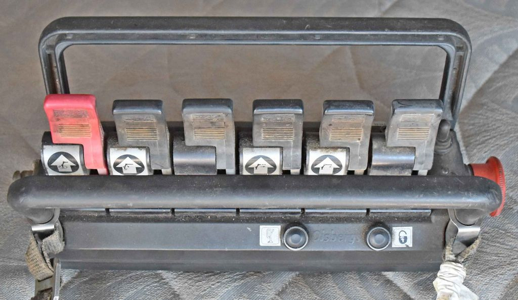 Kravas auto ar manipulatoru, Vilcējs Mercedes-Benz ACTROS 1844 * Sattelzugmaschine *HIAB 330-5/FUNK: foto 13