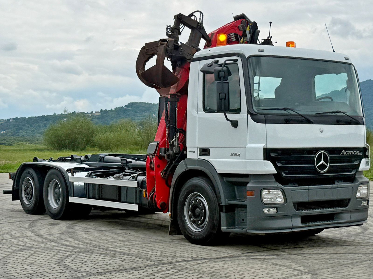 Mercedes-Benz ACTROS 2541 * ABROLLKIPPER * EPSILON E140Z81*TOP - Pacēlājs ar āķi, Kravas auto ar manipulatoru: foto 3 Mercedes-Benz ACTROS 2541 * ABROLLKIPPER * EPSILON E140Z81*TOP - Pacēlājs ar āķi, Kravas auto ar manipulatoru: foto 3