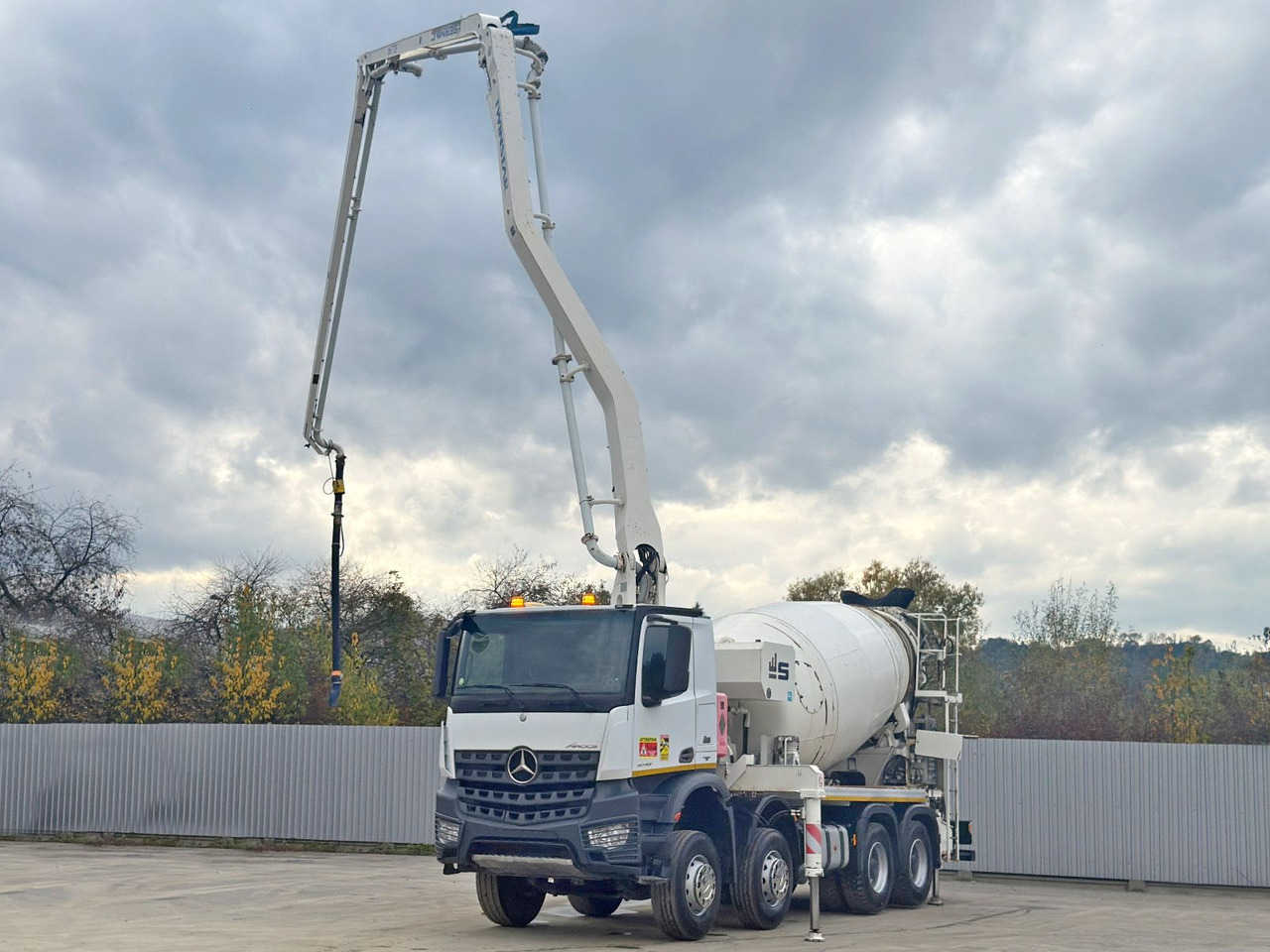 Mercedes-Benz AROCS 3743 * Betonpumpe + FUNK * 8x4 * TOP - Betona sūknis: foto 4 Mercedes-Benz AROCS 3743 * Betonpumpe + FUNK * 8x4 * TOP - Betona sūknis: foto 4