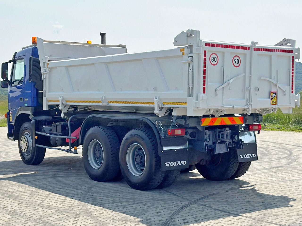 Kravas automašīna pašizgāzējs, Kravas auto ar manipulatoru Volvo FM 380 Kipper 5,20 m + BORDMATIC / 6x4: foto 7