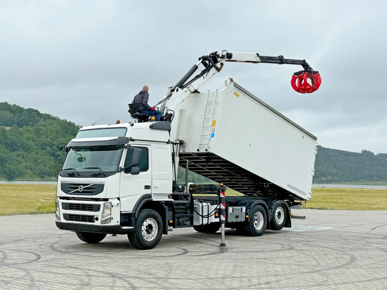 Volvo FM 420 Kipper 6,20 m * EPSILON Q150L75 *TOP - Kravas automašīna pašizgāzējs, Kravas auto ar manipulatoru: foto 2 Volvo FM 420 Kipper 6,20 m * EPSILON Q150L75 *TOP - Kravas automašīna pašizgāzējs, Kravas auto ar manipulatoru: foto 2