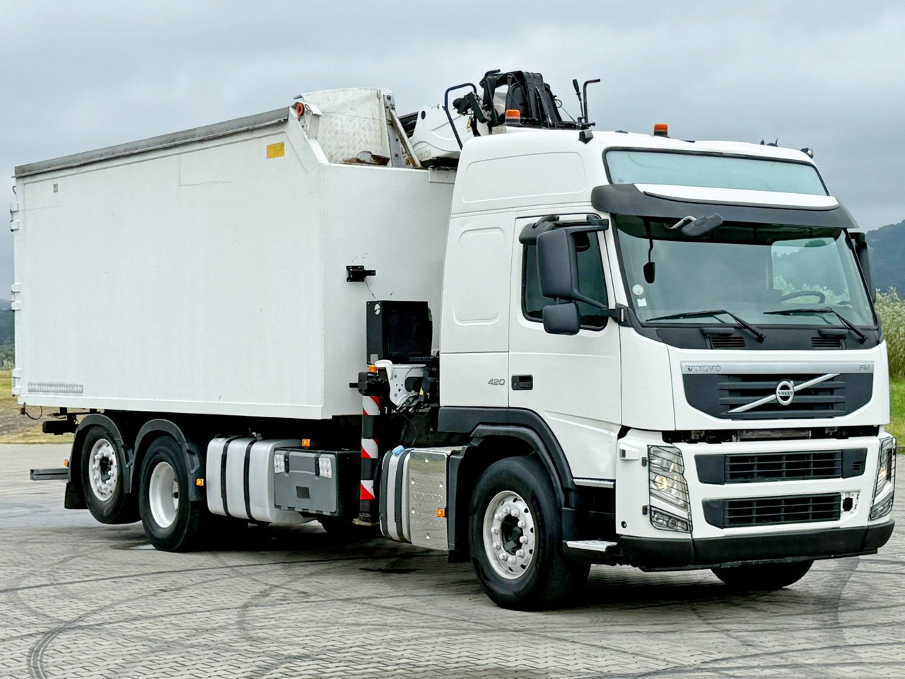 Volvo FM 420 Kipper 6,20 m * EPSILON Q150L75 *TOP - Kravas automašīna pašizgāzējs, Kravas auto ar manipulatoru: foto 3 Volvo FM 420 Kipper 6,20 m * EPSILON Q150L75 *TOP - Kravas automašīna pašizgāzējs, Kravas auto ar manipulatoru: foto 3