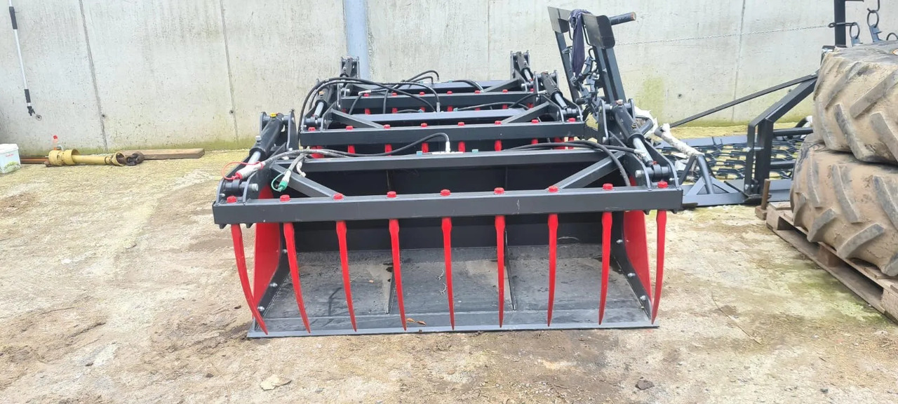 Bucket Grabs - Lopbarības sagatavošanas tehnika: foto 1 Bucket Grabs - Lopbarības sagatavošanas tehnika: foto 1