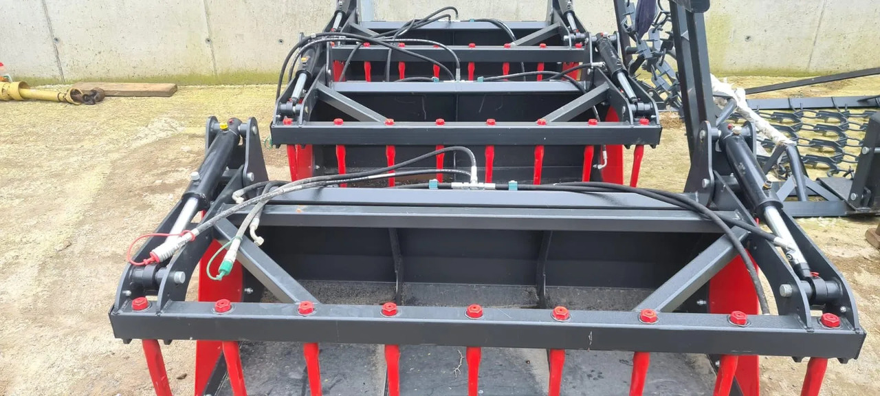 Bucket Grabs - Lopbarības sagatavošanas tehnika: foto 4 Bucket Grabs - Lopbarības sagatavošanas tehnika: foto 4