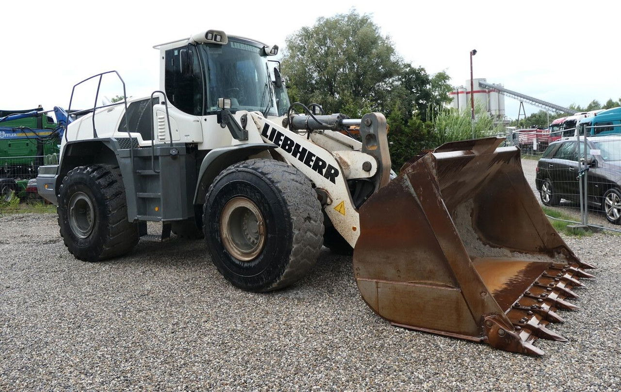 Riteņu iekrāvējs Liebherr L 576: foto 9