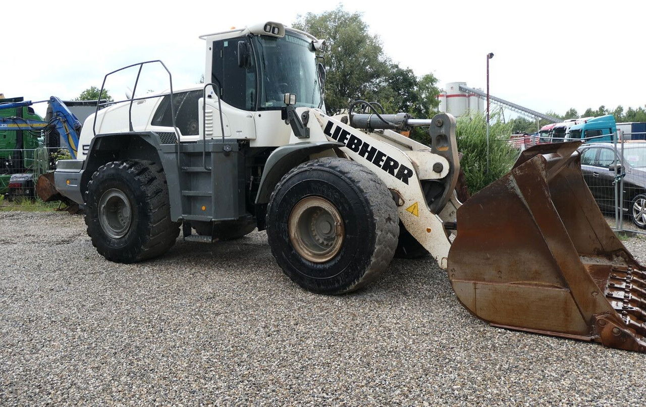 Riteņu iekrāvējs Liebherr L 576: foto 7