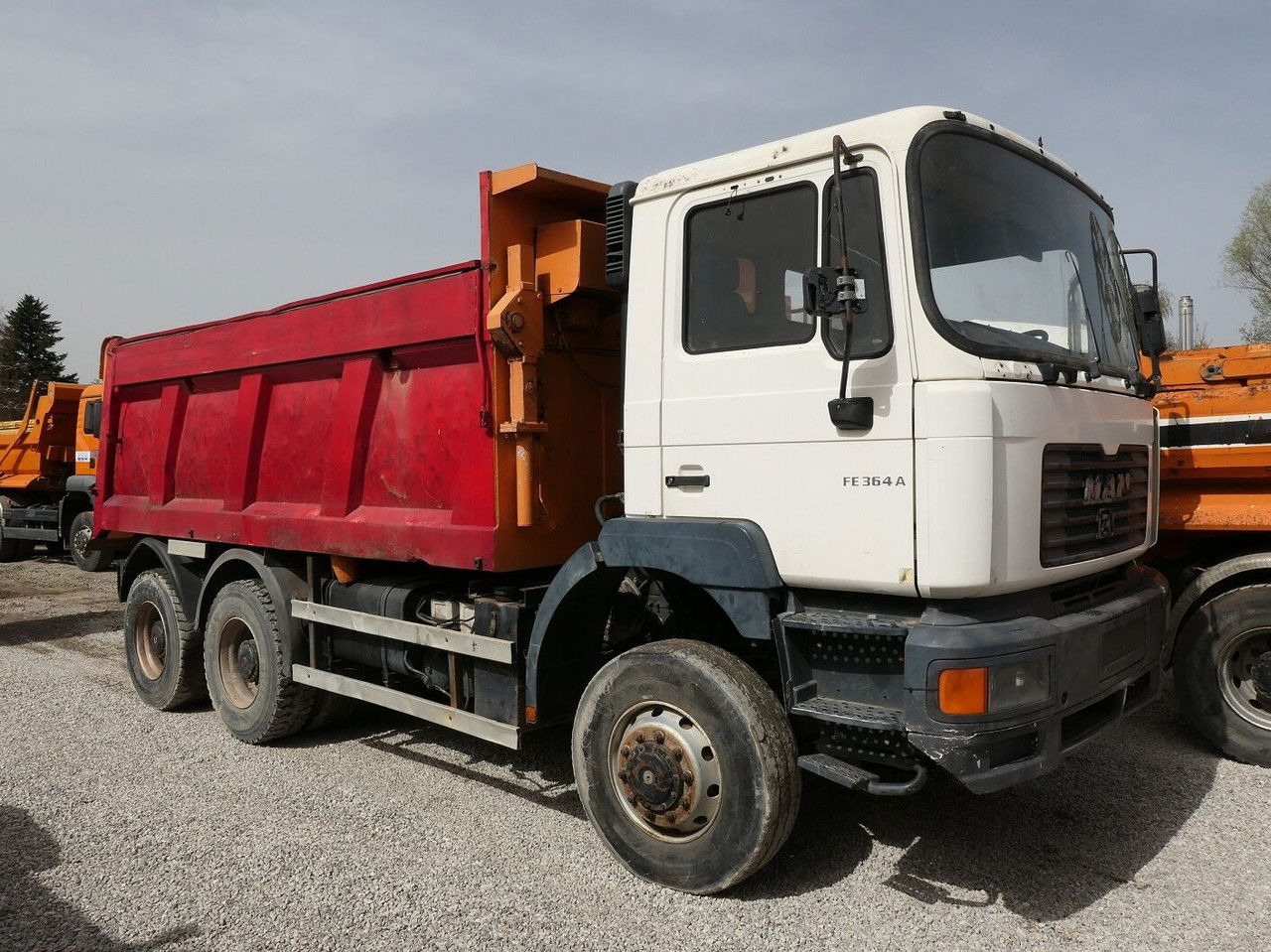 MAN TGA 33 33.364 AK - Kravas automašīna pašizgāzējs: foto 1 MAN TGA 33 33.364 AK - Kravas automašīna pašizgāzējs: foto 1