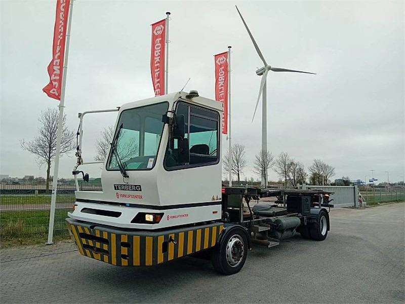 Terberg BC182 - Termināļa traktors: foto 1 Terberg BC182 - Termināļa traktors: foto 1