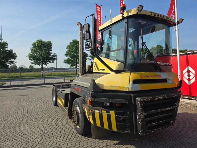 Terberg RT223 4x4 - Termināļa traktors: foto 1 Terberg RT223 4x4 - Termināļa traktors: foto 1