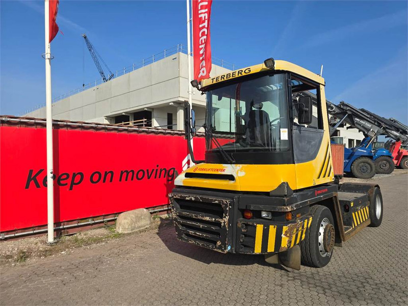 Terberg RT223 4x4 - Termināļa traktors: foto 2 Terberg RT223 4x4 - Termināļa traktors: foto 2