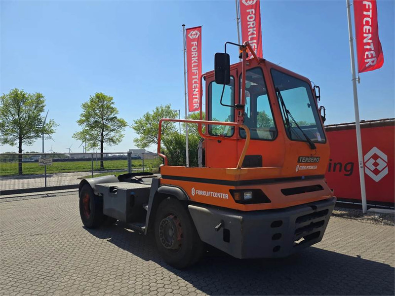 Terberg YT182 - Termināļa traktors: foto 1 Terberg YT182 - Termināļa traktors: foto 1