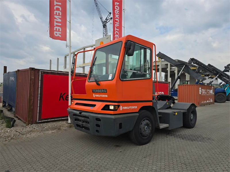 Terberg YT182 - Termināļa traktors: foto 2 Terberg YT182 - Termināļa traktors: foto 2