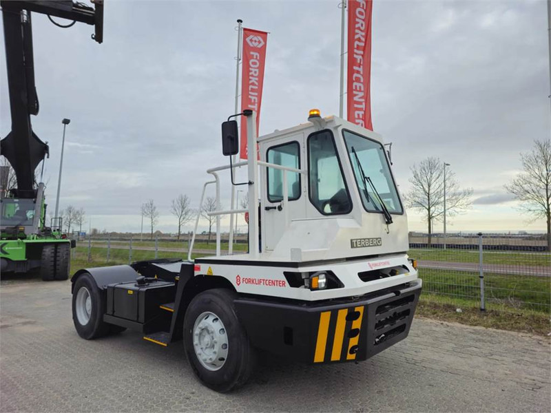 Terberg YT220 - Termināļa traktors: foto 1 Terberg YT220 - Termināļa traktors: foto 1