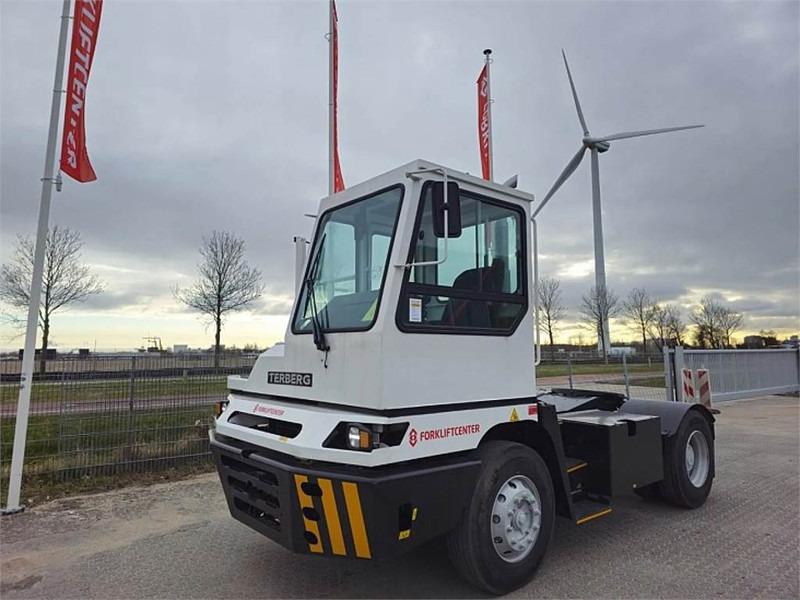 Terberg YT220 - Termināļa traktors: foto 1 Terberg YT220 - Termināļa traktors: foto 1