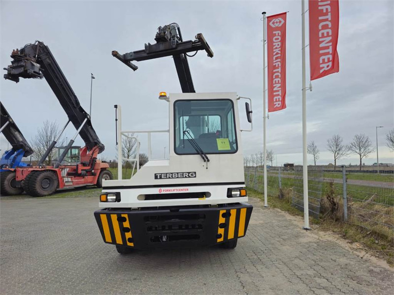 Terberg YT220 - Termināļa traktors: foto 5 Terberg YT220 - Termināļa traktors: foto 5