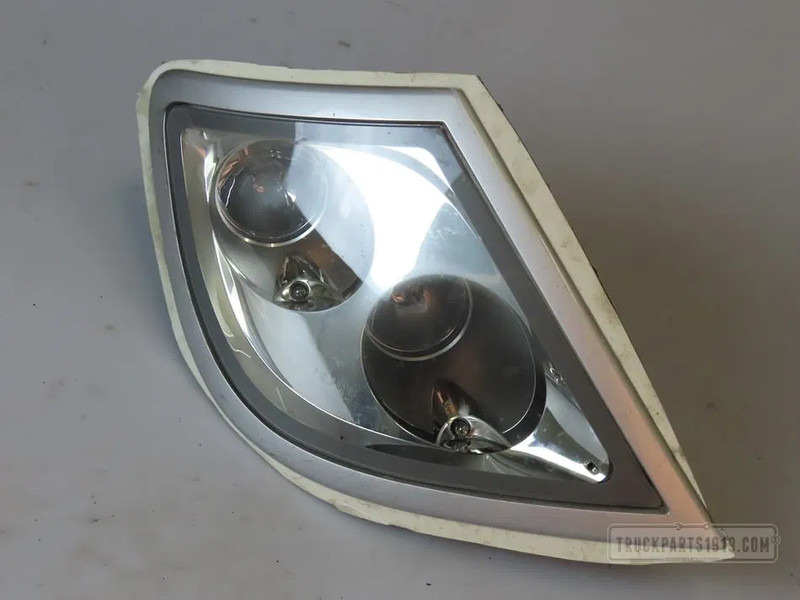 DAF 1784823 Lighting Skylight Re. - Miglas lukturis - Kravas automašīna: foto 1 DAF 1784823 Lighting Skylight Re. - Miglas lukturis - Kravas automašīna: foto 1