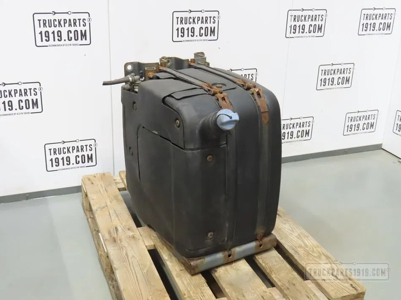 DAF 2303398 AdBlue tank DAF - Izplūdes sistēma - Kravas automašīna: foto 1 DAF 2303398 AdBlue tank DAF - Izplūdes sistēma - Kravas automašīna: foto 1