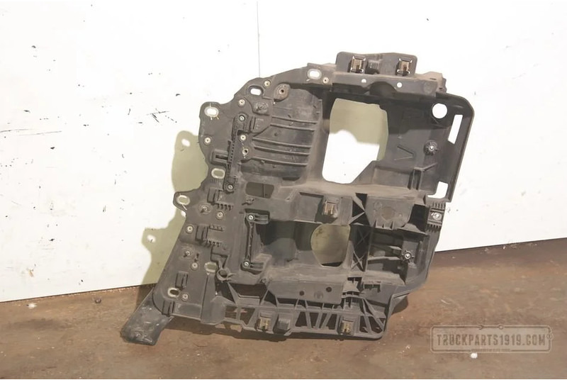 MAN Body & Chassis Parts Koplamp drager Li. - Bufera stūris - Kravas automašīna: foto 1 MAN Body & Chassis Parts Koplamp drager Li. - Bufera stūris - Kravas automašīna: foto 1