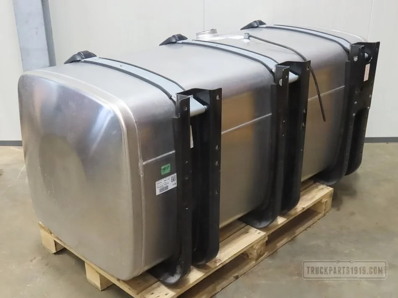 MAN Fuel System Brandstoftank + steunen 710L - Degvielas tvertne - Kravas automašīna: foto 2 MAN Fuel System Brandstoftank + steunen 710L - Degvielas tvertne - Kravas automašīna: foto 2