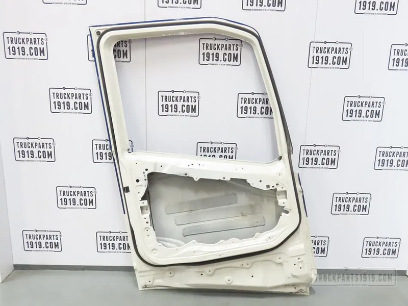 Volvo 82183078 Portier Volvo FH4 Links - Durvis un rezerves daļas - Kravas automašīna: foto 2 Volvo 82183078 Portier Volvo FH4 Links - Durvis un rezerves daļas - Kravas automašīna: foto 2