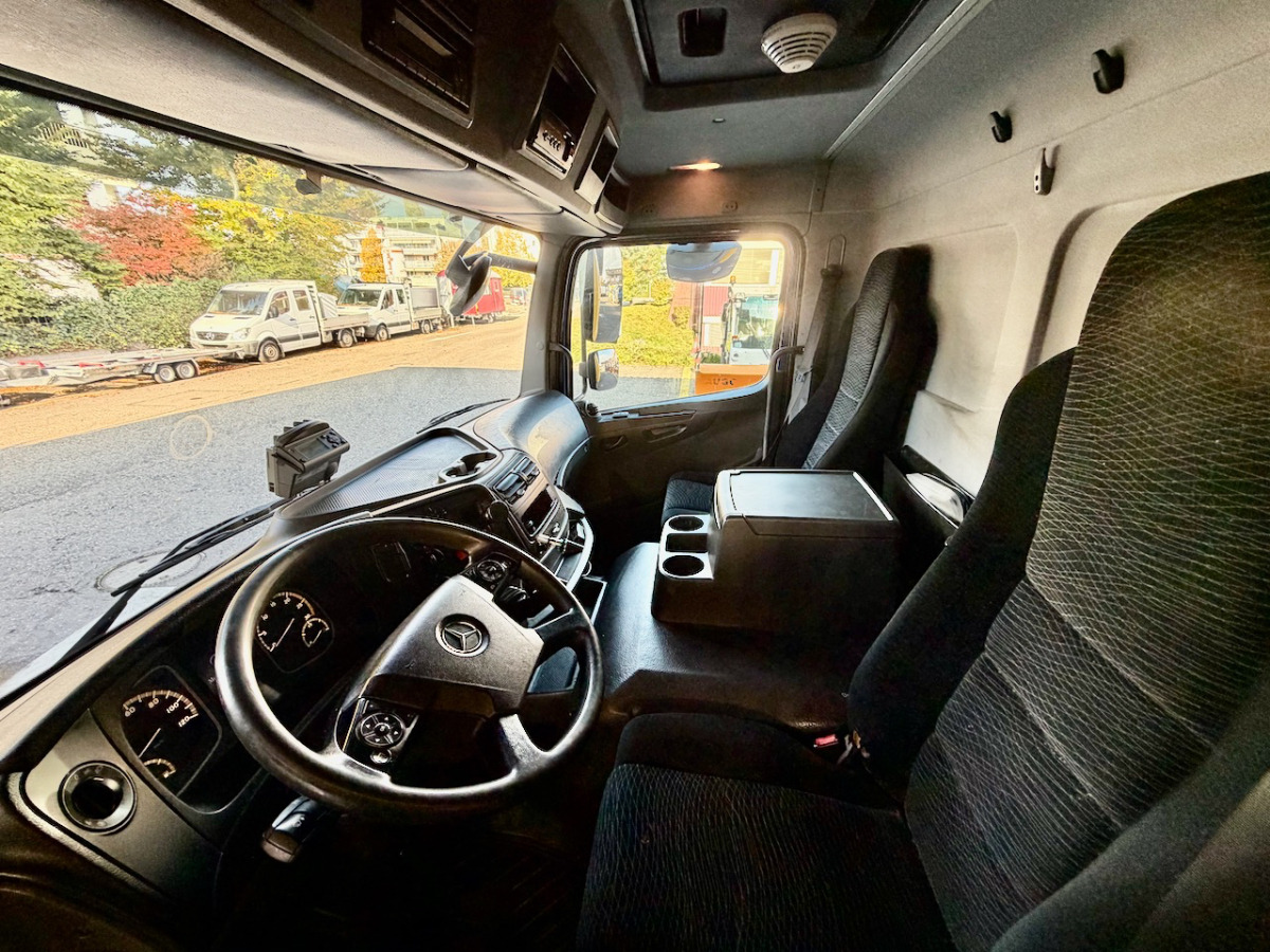 MERCEDES 1224 L - Kravas automašīna ar tentu: foto 4 MERCEDES 1224 L - Kravas automašīna ar tentu: foto 4