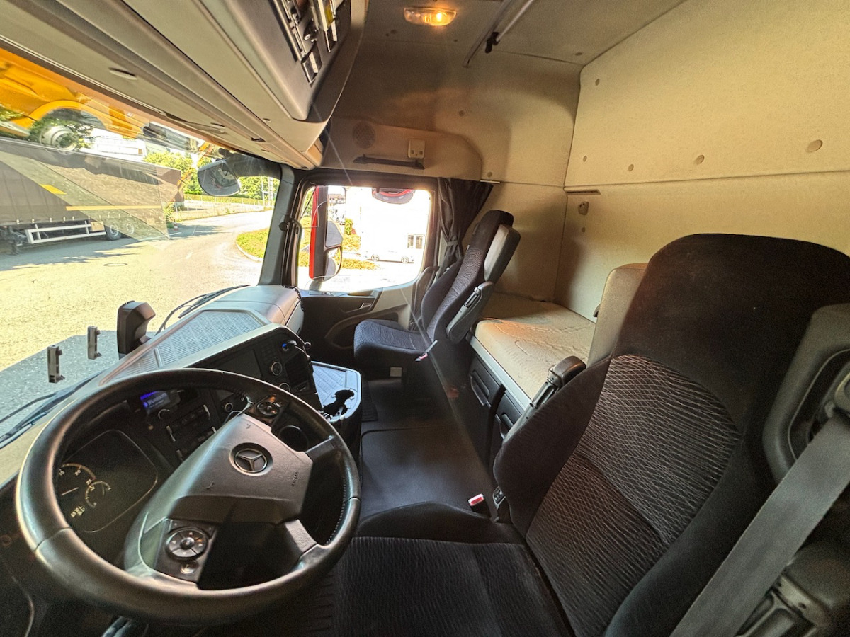 MERCEDES Actros 1848 - Kravas automašīna ar slēgto virsbūvi: foto 4 MERCEDES Actros 1848 - Kravas automašīna ar slēgto virsbūvi: foto 4