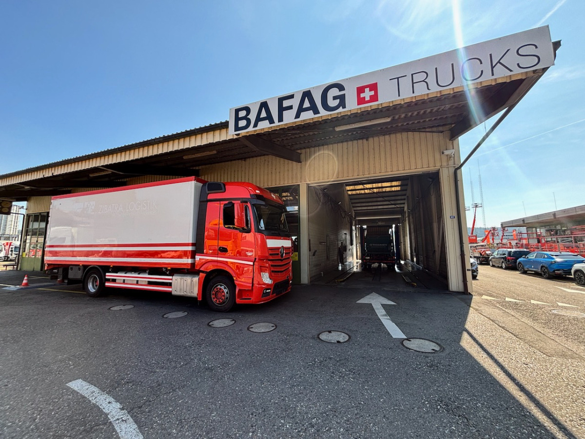 MERCEDES Actros 1848 - Kravas automašīna ar slēgto virsbūvi: foto 2 MERCEDES Actros 1848 - Kravas automašīna ar slēgto virsbūvi: foto 2