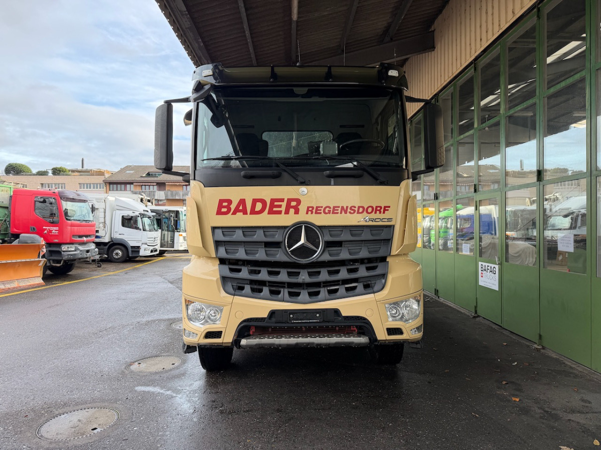 MERCEDES Arocs 3243 - Pacēlājs ar āķi: foto 3 MERCEDES Arocs 3243 - Pacēlājs ar āķi: foto 3