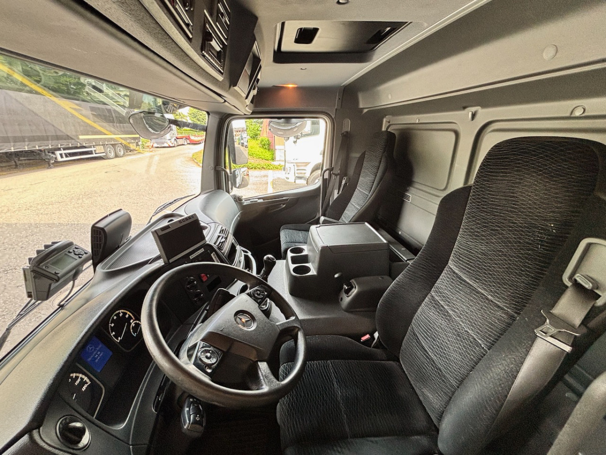 MERCEDES Atego 1530 - Kravas automašīna ar slēgto virsbūvi: foto 4 MERCEDES Atego 1530 - Kravas automašīna ar slēgto virsbūvi: foto 4