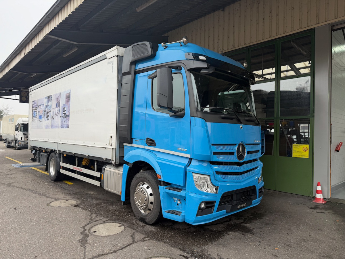 MERCEDES Mercedes Actros 1833L - Kravas automašīna ar tentu: foto 1 MERCEDES Mercedes Actros 1833L - Kravas automašīna ar tentu: foto 1