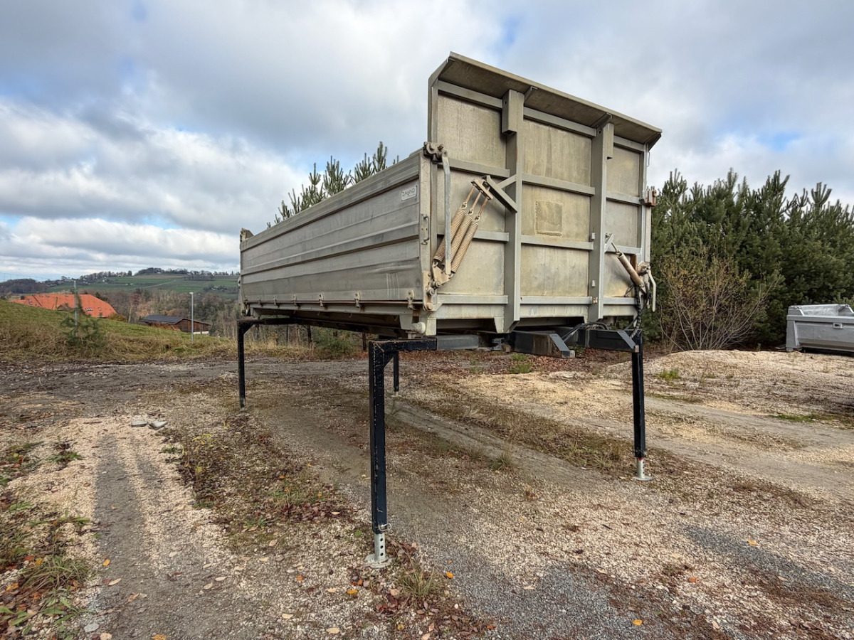 RENAULT C520 8x4 Wechselsystem Siloki + Kipper - Kravas automašīna pašizgāzējs: foto 3 RENAULT C520 8x4 Wechselsystem Siloki + Kipper - Kravas automašīna pašizgāzējs: foto 3