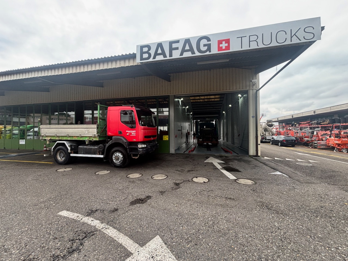 RENAULT Kerax 420DCI 4x4 - Kravas automašīna pašizgāzējs: foto 2 RENAULT Kerax 420DCI 4x4 - Kravas automašīna pašizgāzējs: foto 2