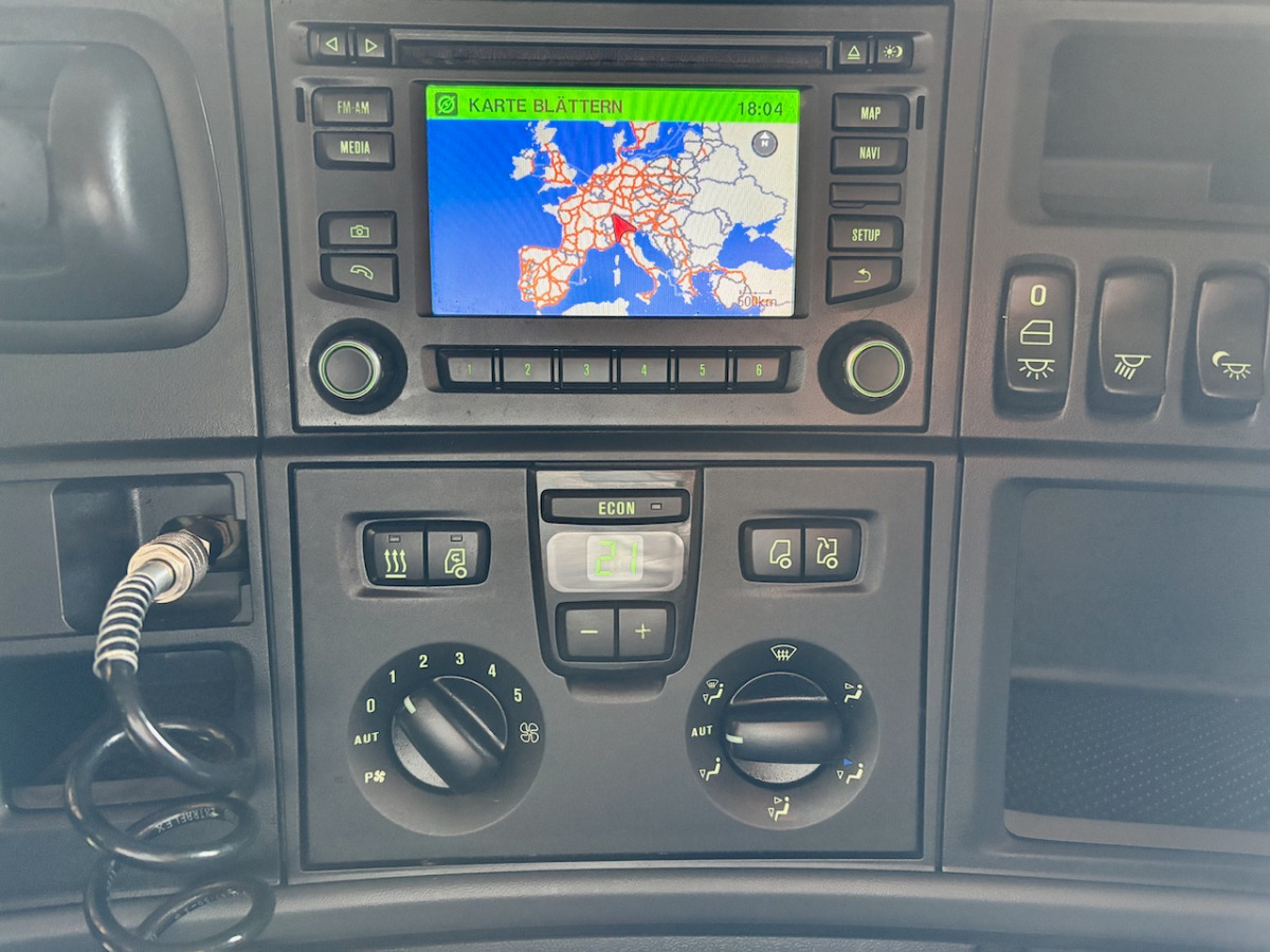 Kravas automašīna ar tentu SCANIA G410: foto 8