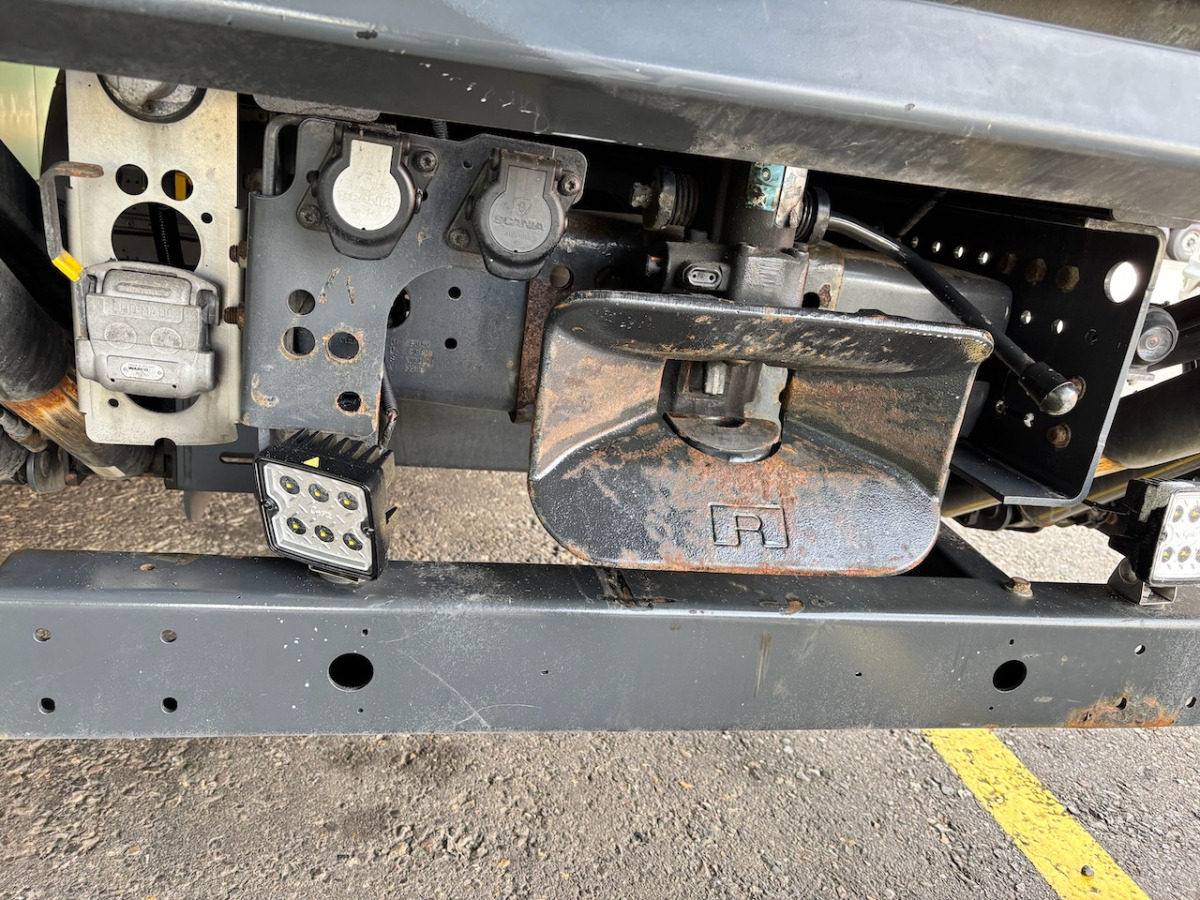 Kravas automašīna ar tentu SCANIA G410: foto 18
